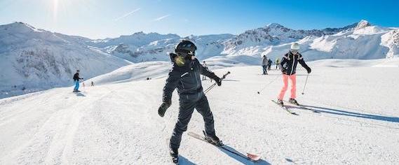 Ski Lessons for Teens & Adults for All Levels from Ski School Evolution 2 Tignes