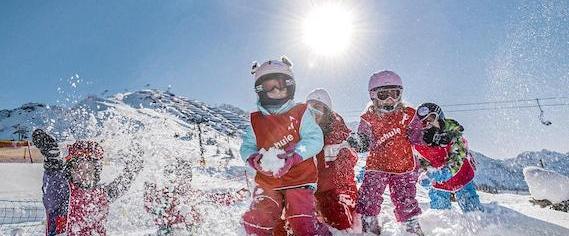 Kids Ski Lessons Bambini (3-4 y.) for First Timers from Skischule Schruns