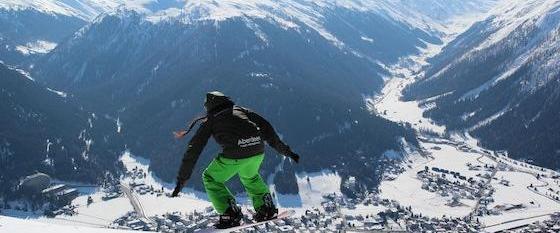 Kids Snowboarding Lessons (6-13 y.) for Beginners from Swiss Ski School Davos