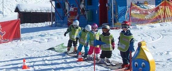 Kids Ski Lessons (3.5-10 y.) for Beginners from TOP SECRET Ski- & Snowboard School Davos