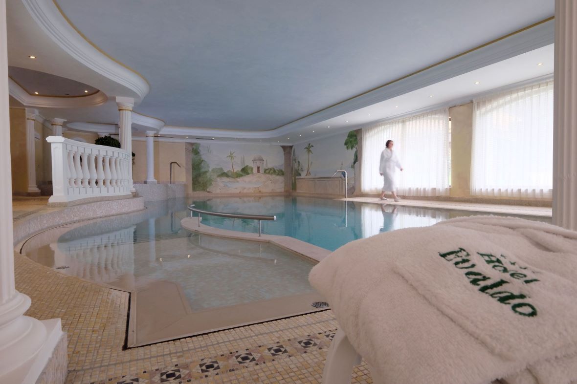 Heated indoor swimming pool and wellness centre in Hotel Evaldo