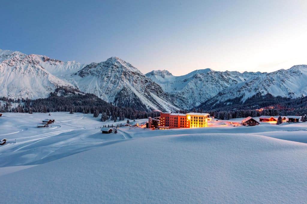 Arosa Hof Maran Hotel in winter
