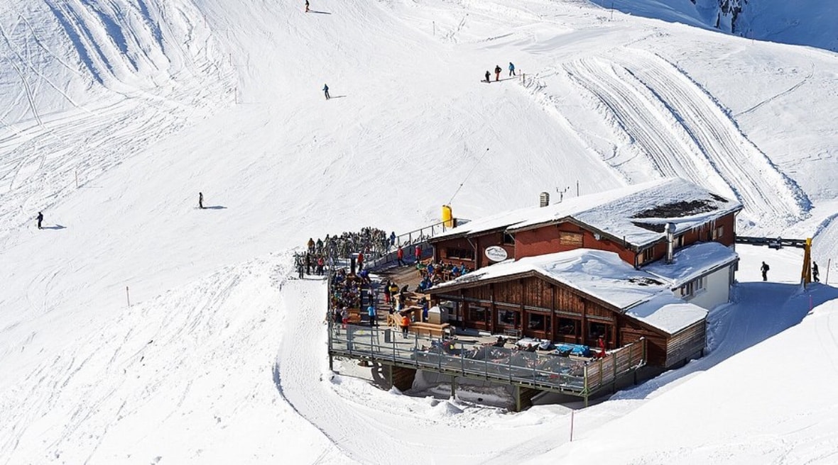 Arosa Sattelihutte mountain restaurant in winter