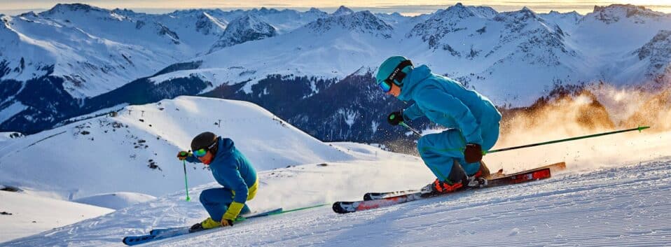 Arosa_Ski_Area_carving_at_speed © Arosa Tourismus