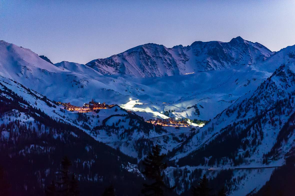 Les Arcs at night