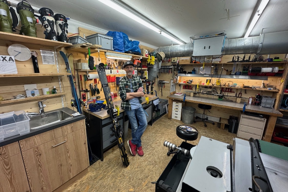 Dani Frield, Engelberg Freeride HQ Ski Tuning at Arena_Sports © Ultimate-Ski.com