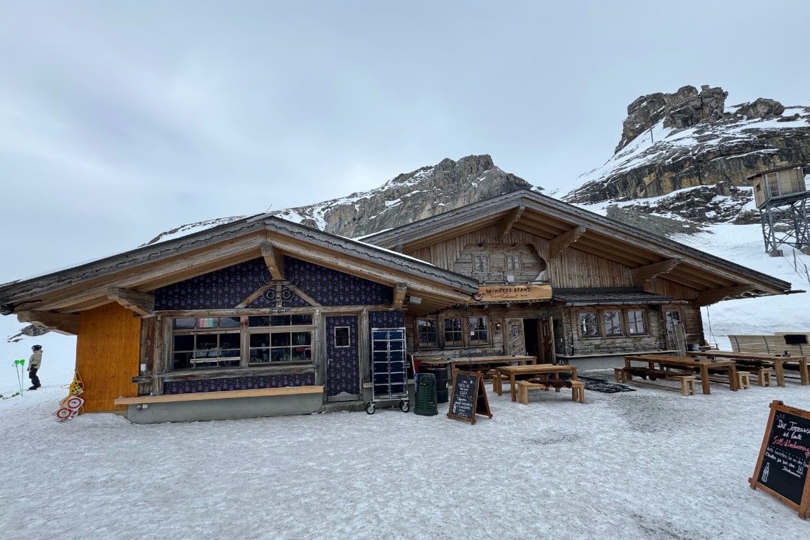 Engelberg Mountain Restaurants Skiihutte Stand © Ultimate-Ski.com
