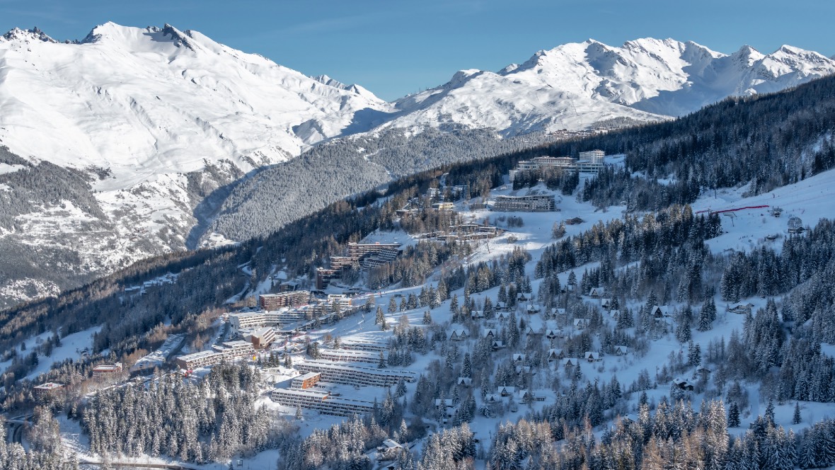 Les Arcs - Arc 1600_ski_resort © Tristan Shu
