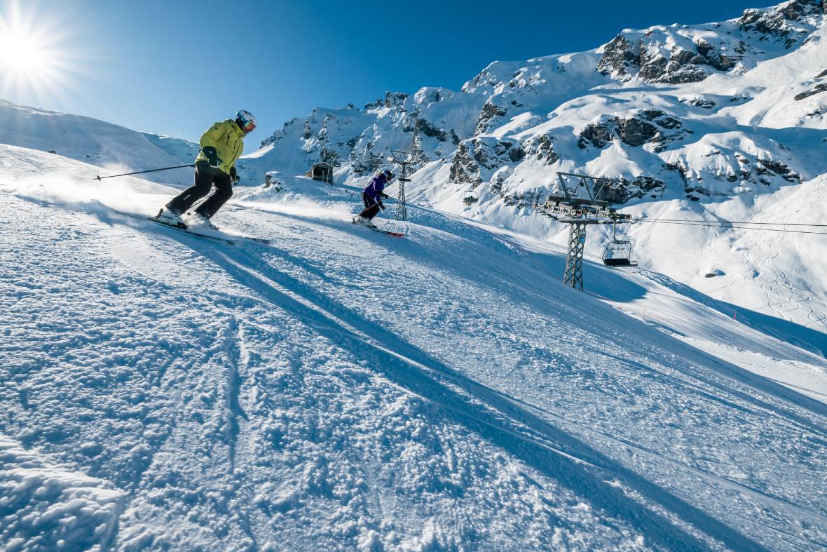 Intermediate skiing on Pizol Wang side