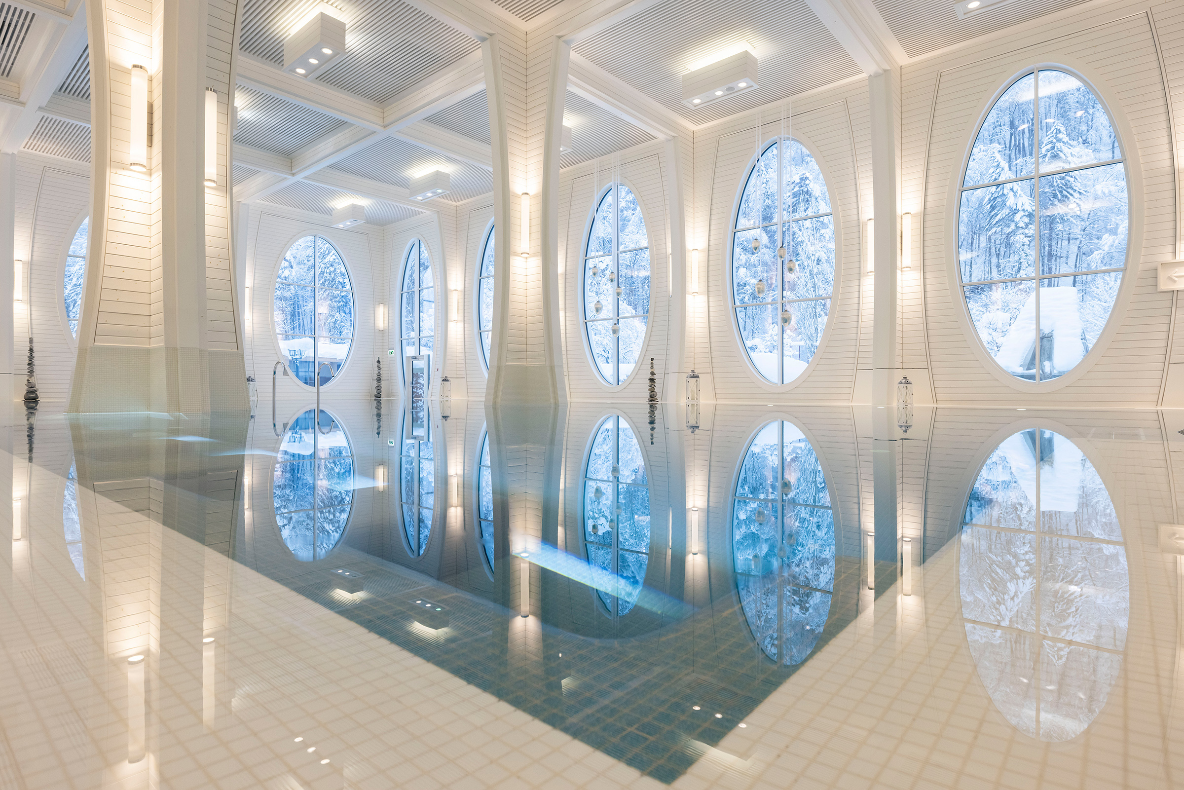 Tamina Therme indoor pool in winter