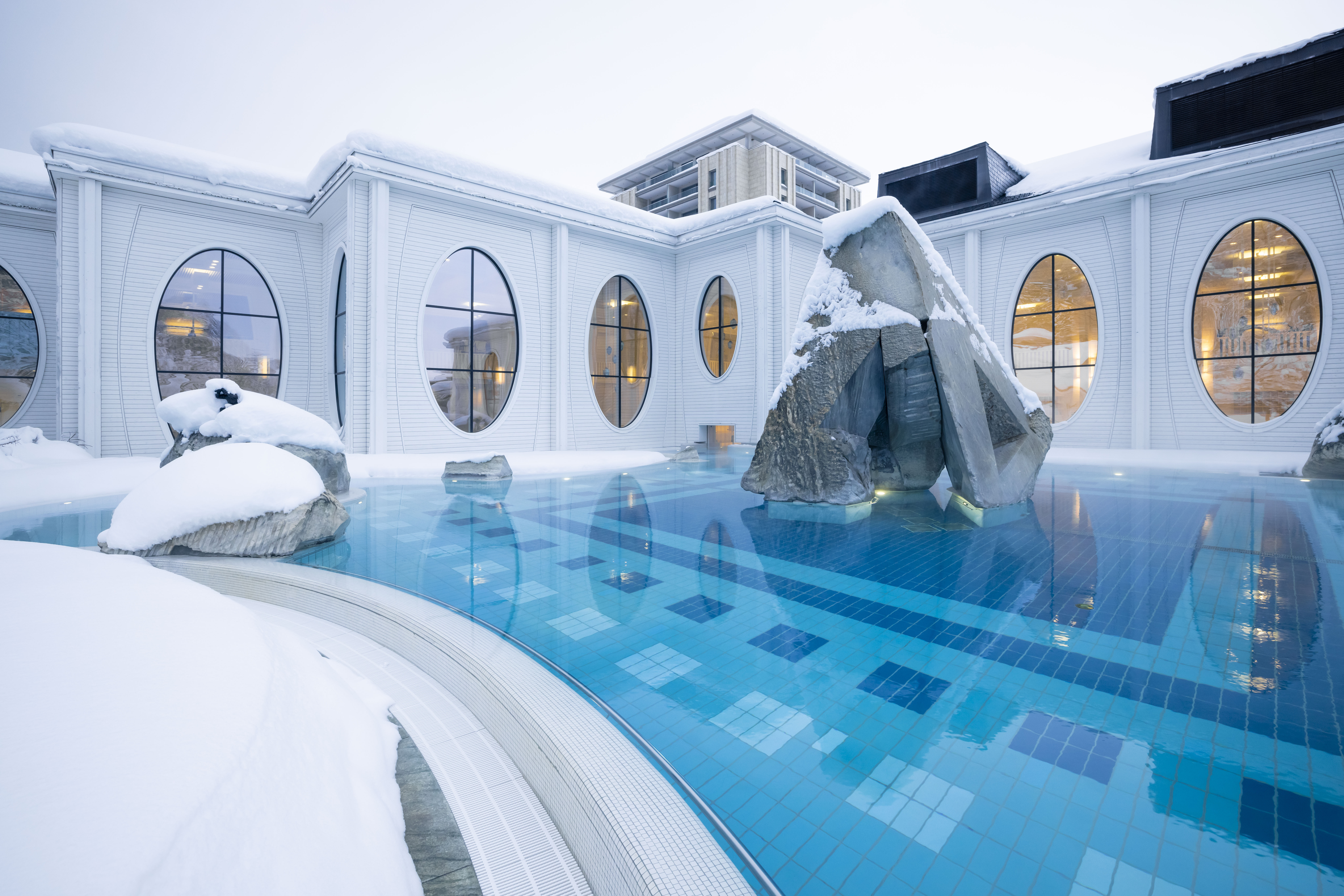 Tamina Therme outdoor pool in winter