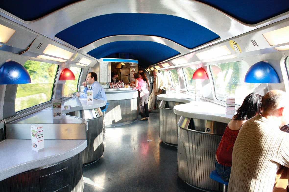 Getting_to_ski_resorts_by_rail_TGV_cafe_bar © Daniel Elkan