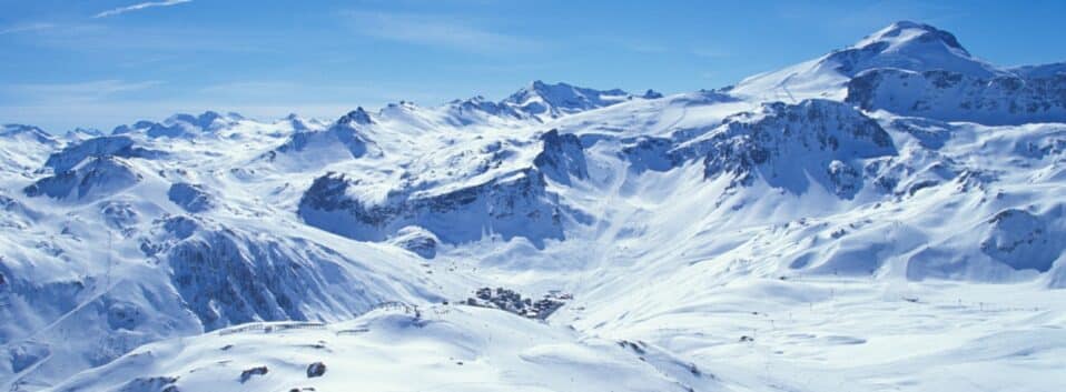 The mountains and ski slopes surrounding Tignes 2100