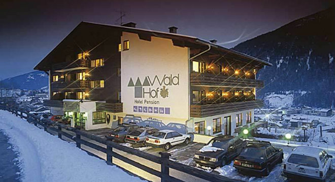 Hotel Waldhof Fulpmes Exterior 660x360