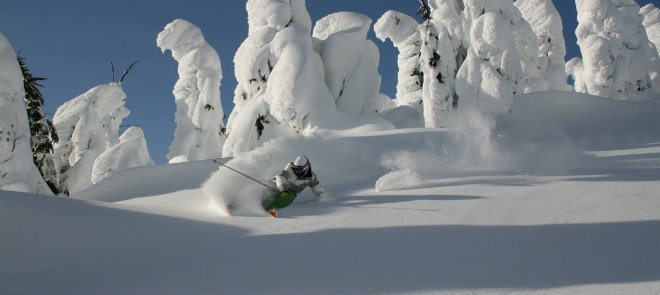 Mt Washington Skier and Snow Ghosts 660x295