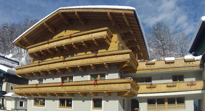 Pension Michael Saalbach exterior in winter